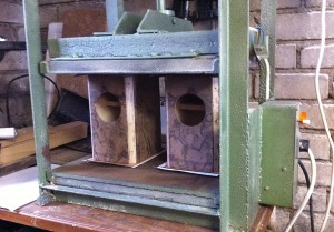 Gluing veneer under press